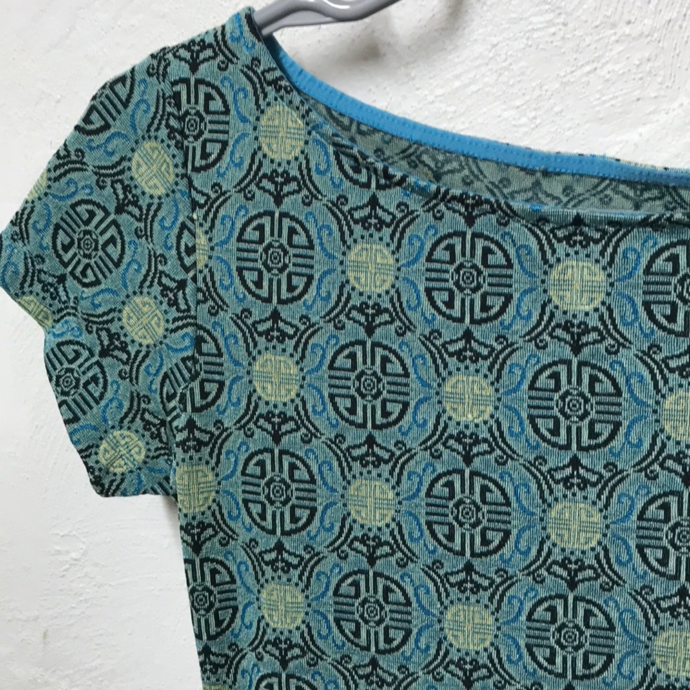 Retro short sleeve patterned top
